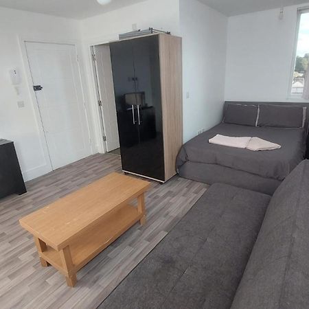 Spacious Studio Maidstone - Redecorated Oct 2023 エクステリア 写真