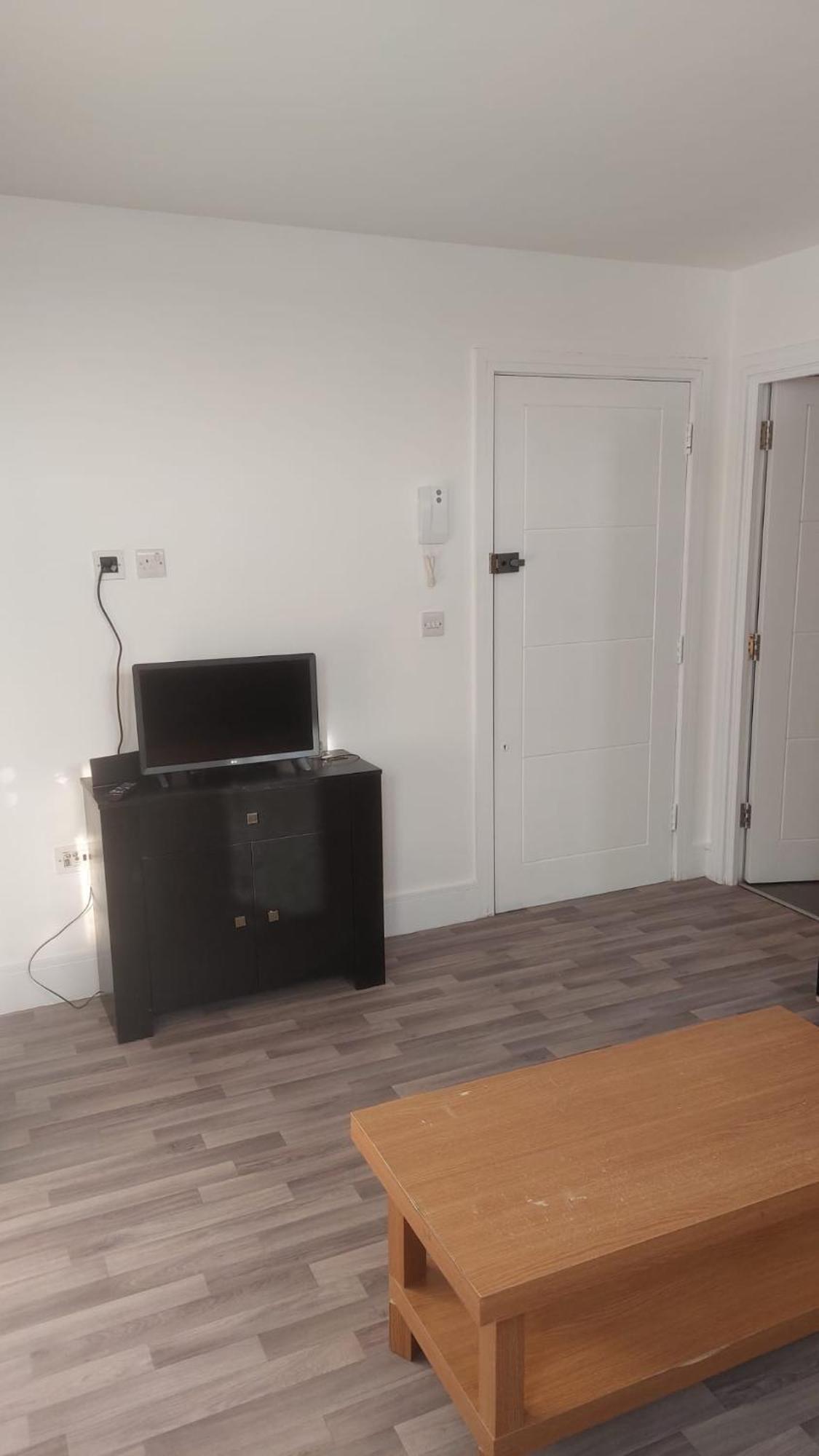 Spacious Studio Maidstone - Redecorated Oct 2023 エクステリア 写真