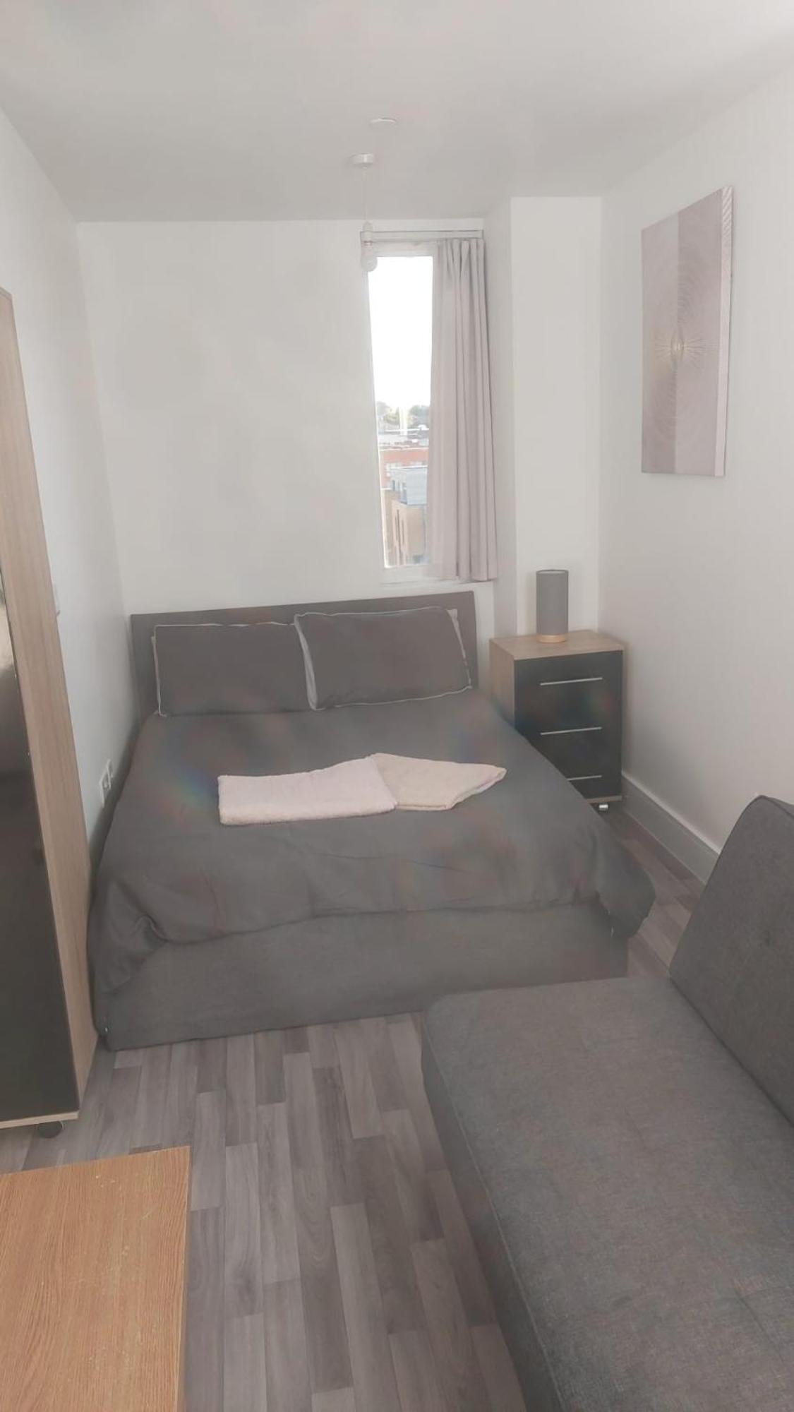 Spacious Studio Maidstone - Redecorated Oct 2023 エクステリア 写真